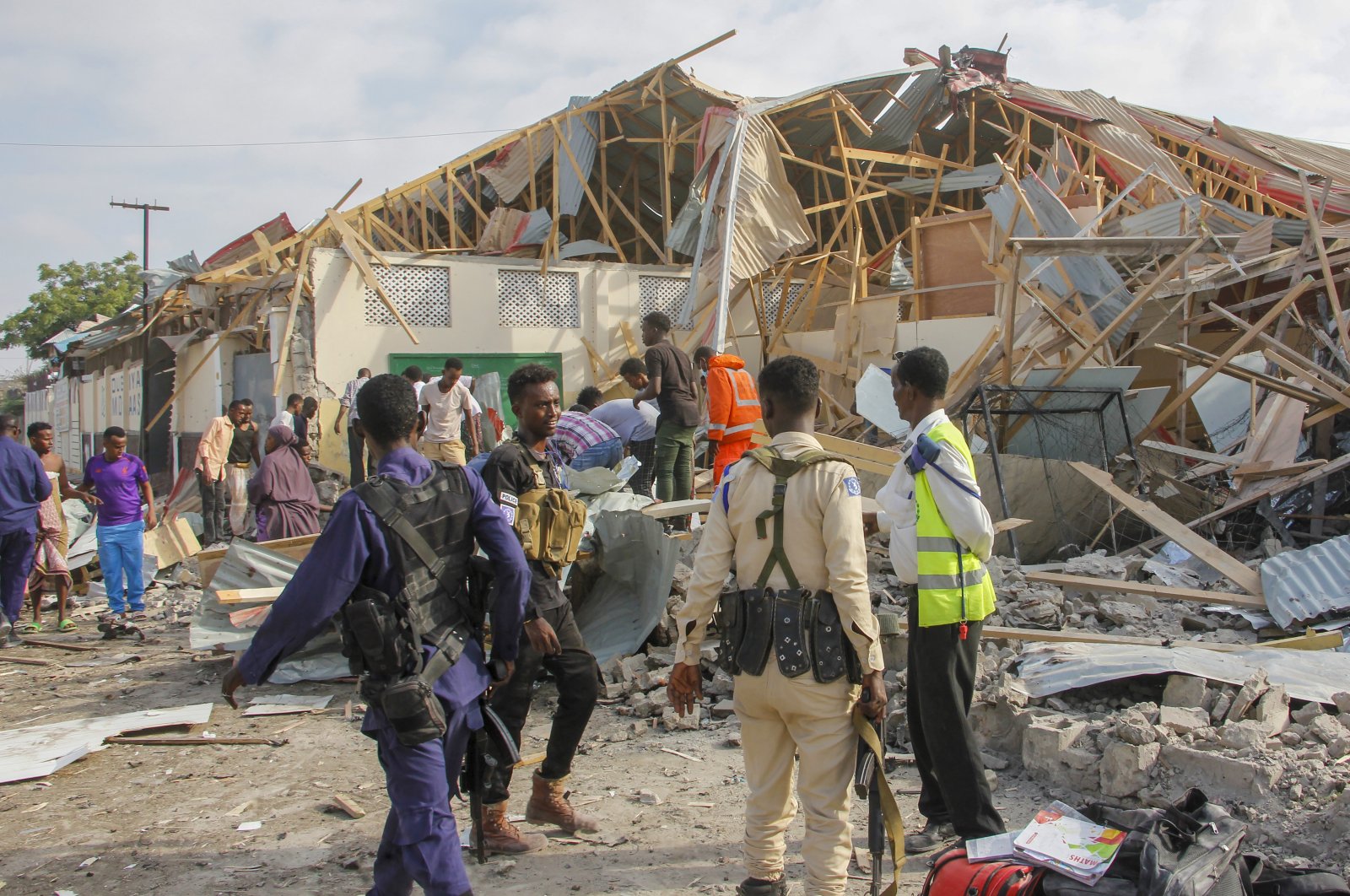 Ledakan Al-Shabab yang menargetkan konvoi Uni Afrika menghantam ibu kota Somalia