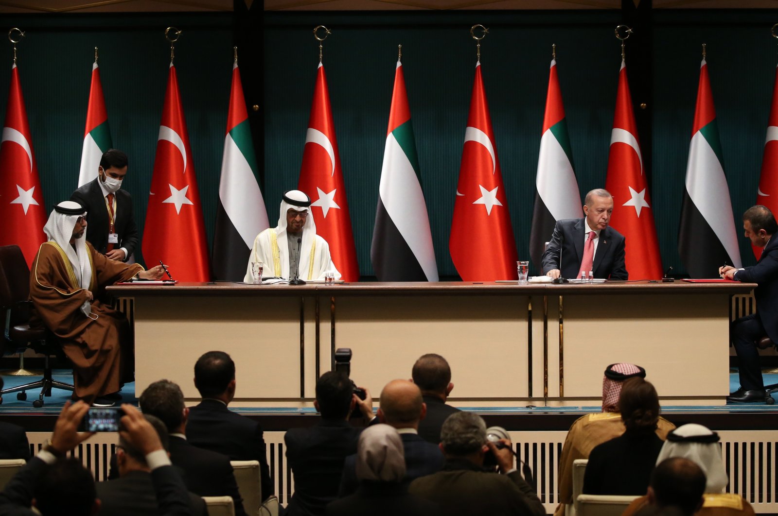 Crown Prince of the Emirate of Abu Dhabi Mohammed bin Zayed (2nd L), UAE Minister of Energy and Industry Suhail Al Mazroui (L), Turkish President Recep Tayyip Erdoğan (2nd R) and Turkish Central Bank Governor Şahap Kavcıoğlu (R) during an agreement ceremony after their meeting at the Presidential Palace in Ankara, Turkey, Nov. 24, 2021. (EPA Photo)