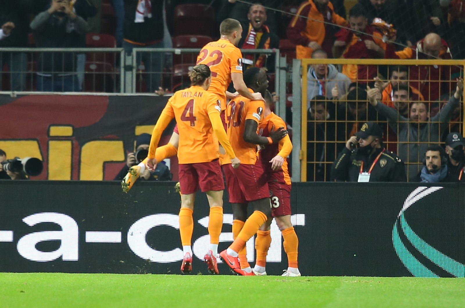Galatasaray melaju ke Liga Europa, mengalahkan Marseille 4-2