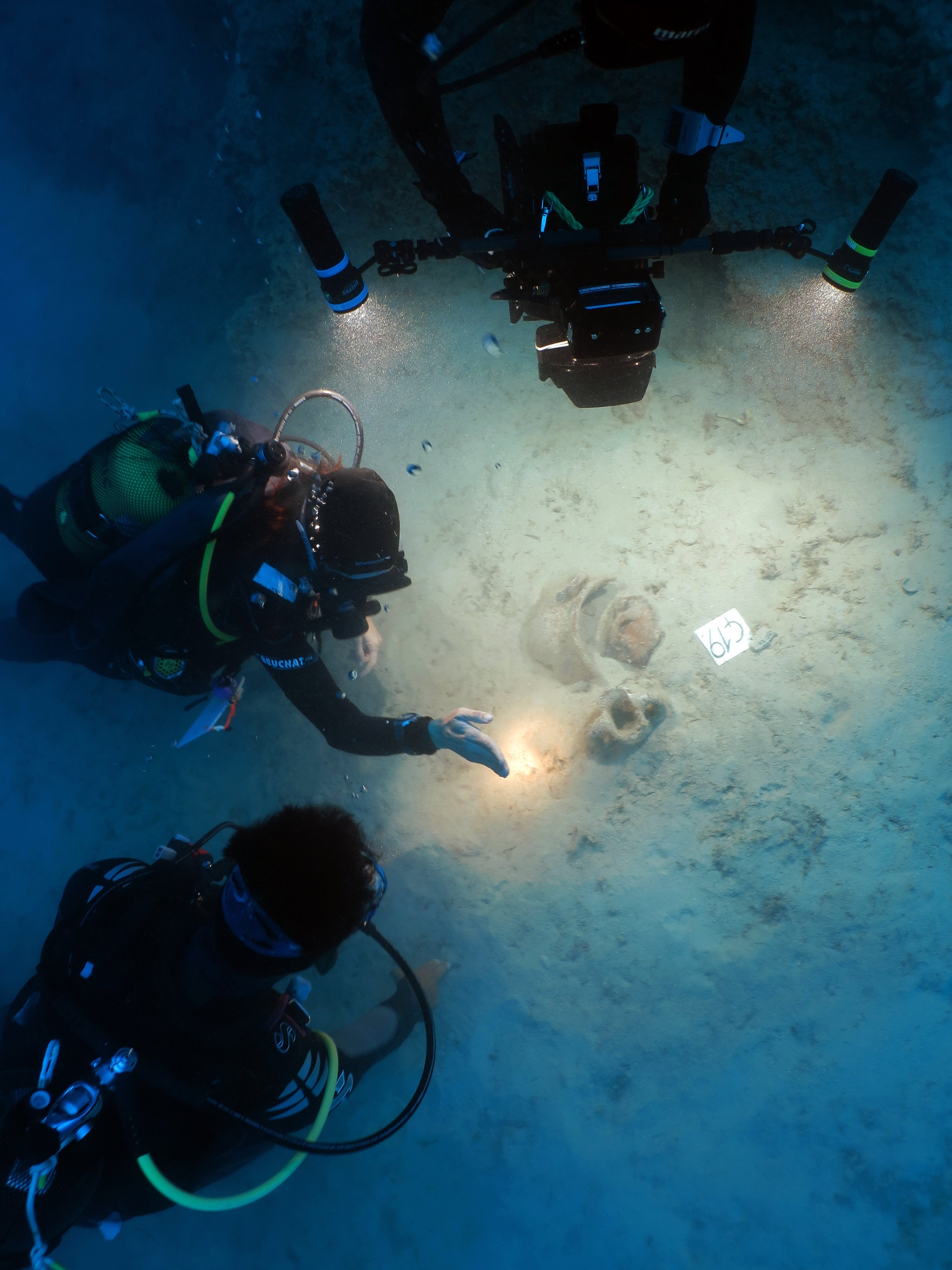 Turkish divers find pottery remains during their dive in Bozburun offshores, Muğla, southwestern Turkey, Oct. 26, 2020. (AA Photo)