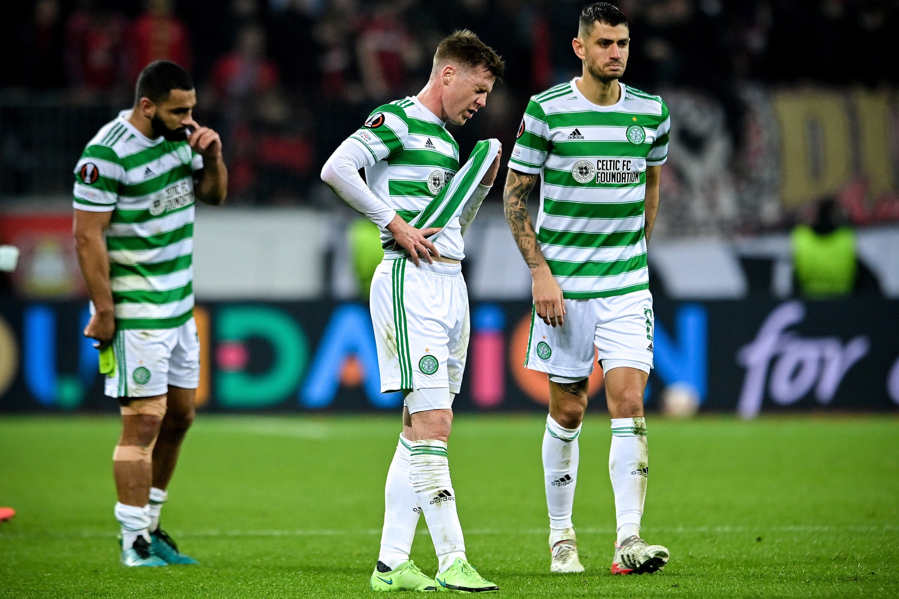 Celtic's James McCarthy (C) and his teammates react after losing a Europa League match against Bayer Leverkusen, Leverkusen, Germany, Nov. 25, 2021. (EPA Photo)
