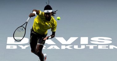 Sweden&#039;s Mikael Ymer in action against Canada&#039;s Vasek Pospisil during the Davis Cup Finals Group B tie in Madrid, Spain, Nov. 25, 2021. (EPA Photo)