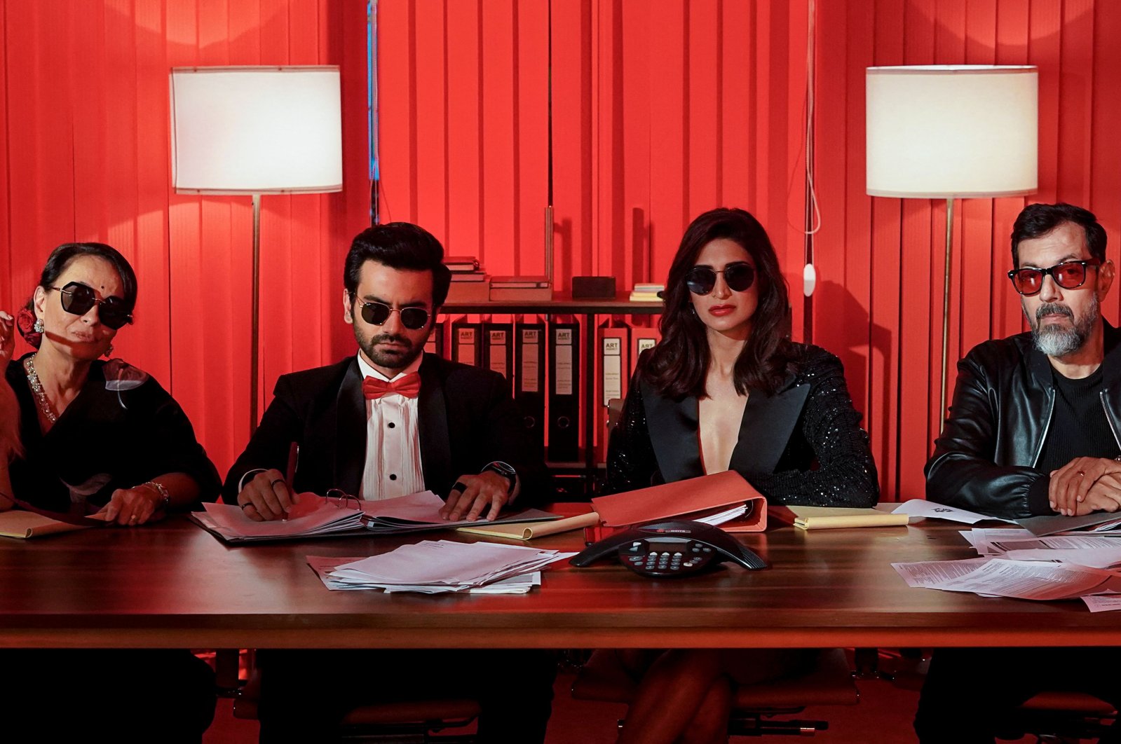 This undated handout photograph released by Netflix shows Bollywood actors and cast members (L-R) Soni Razdan, Ayush Mehra, Aahana Kumra and Rajat Kapoor posing for a picture on the set of the Indian drama web series &quot;Call My Agent: Bollywood&quot;, on Nov. 25, 2021. (AFP)