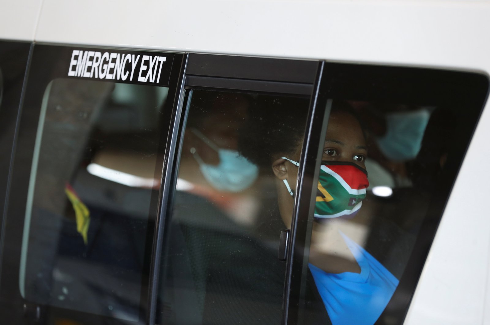 A taxi passenger wears a face mask with the colors of the South African flag after the announcement of a British ban on flights from South Africa because of a new coronavirus variant, Soweto, South Africa, Nov. 26, 2021. (Reuters Photo)