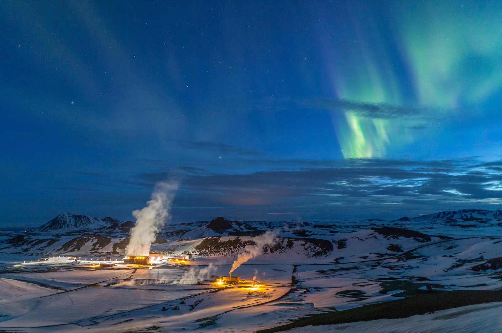 Para peneliti di Islandia bersiap untuk mengebor 2 km ke jantung gunung berapi