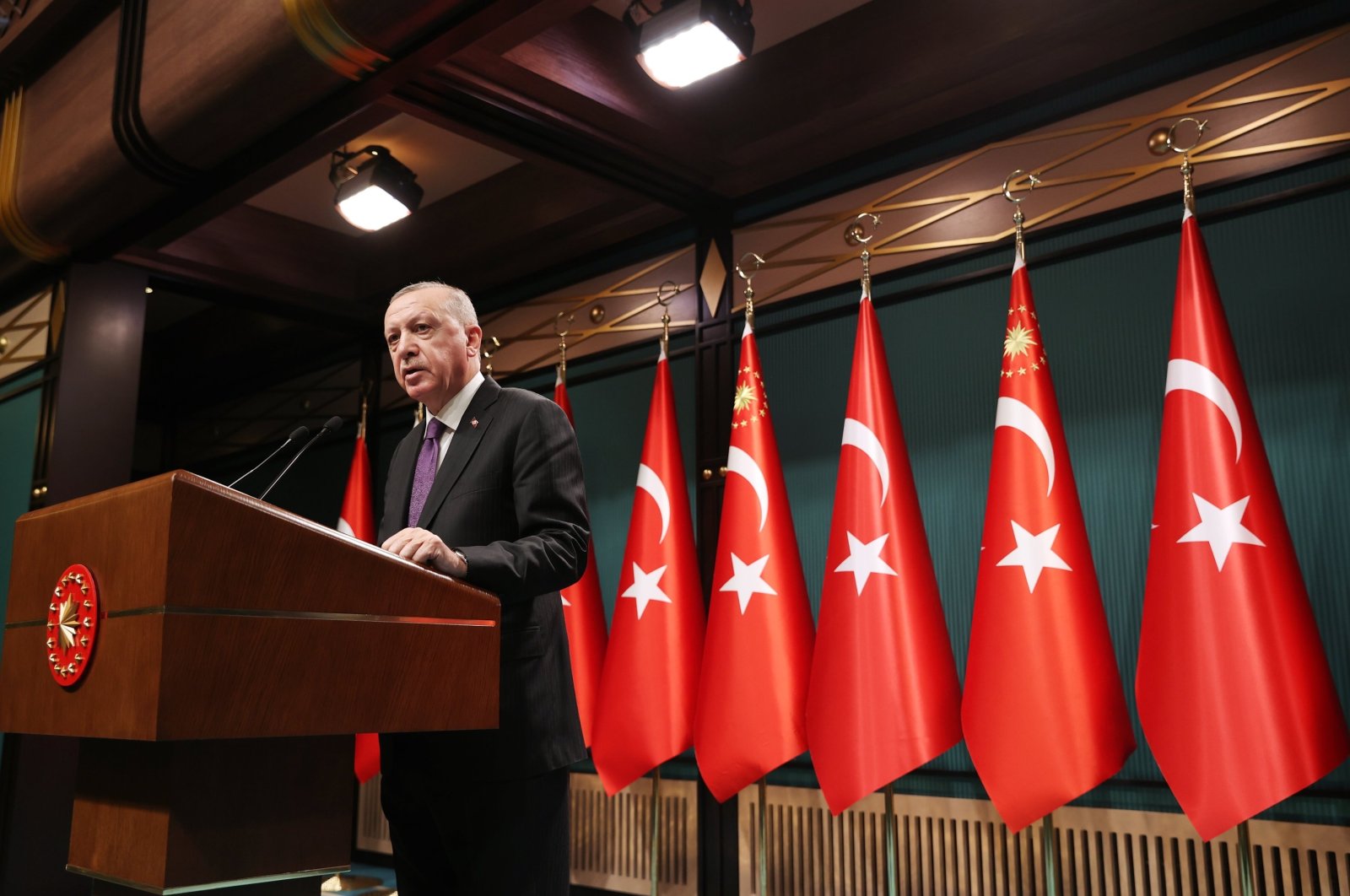 ‘Kami tidak akan membiarkan suku bunga tinggi menghancurkan orang-orang kami:” Erdoğan