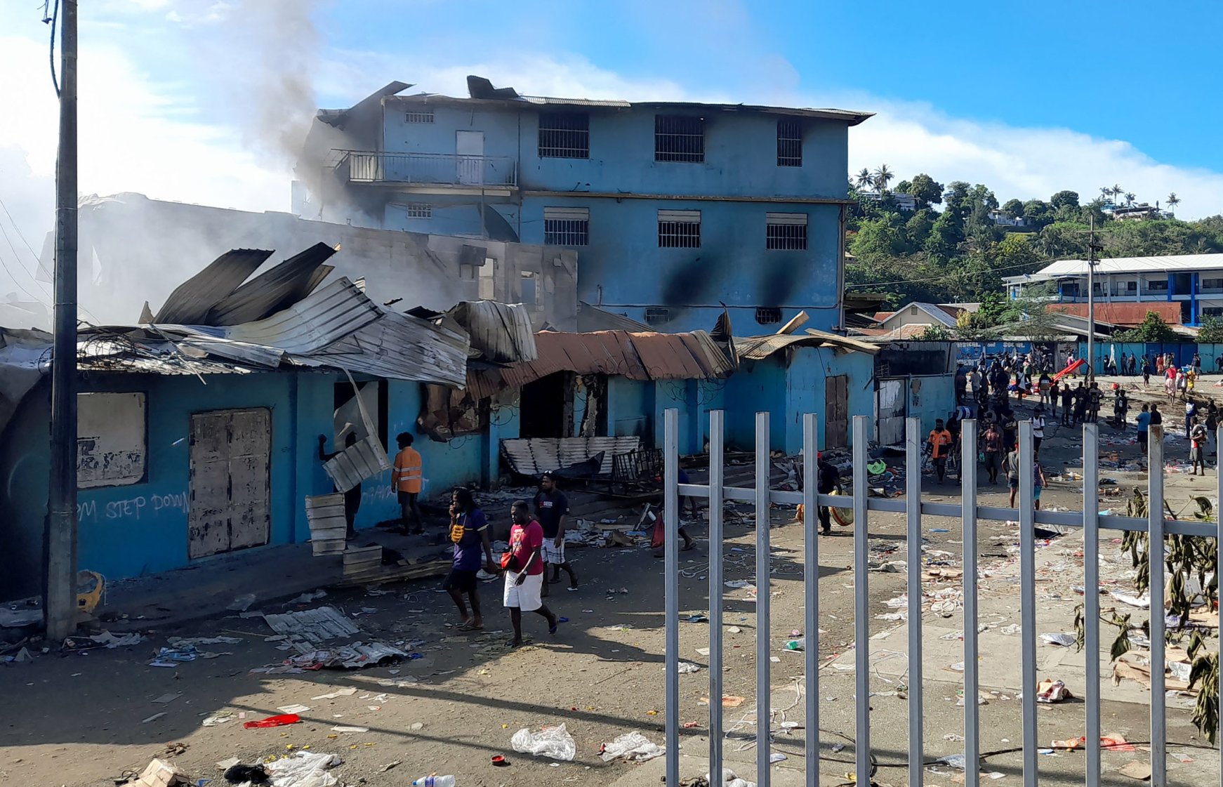 Riots on Solomon Islands prompt Australia to deploy peacekeepers ...