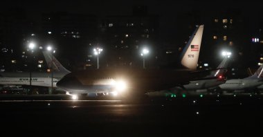 A Boeing C-40C flight SPAR11 carrying U.S. officials on the tarmac upon arriving at Songshan Airport in Taipei, Taiwan, Nov. 25, 2021. (EPA Photo)