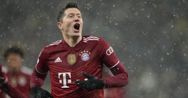 Bayern&#039;s Robert Lewandowski celebrates scoring against Dynamo Kyiv in a Champions League match, Kyiv, Ukraine, Nov. 23, 2021. (AP Photo)