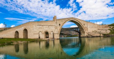 The Malabadi Bridge in Silvan, Diyarbakır, southeastern Turkey, Nov. 27, 2021. (AA)