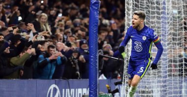 Chelsea&#039;s Jorginho celebrates after scoring a goal in the Premier League match between Chelsea and Manchester United at the Stamford Bridge in London, U.K., Nov. 28, 2021. (Reuters Photo)