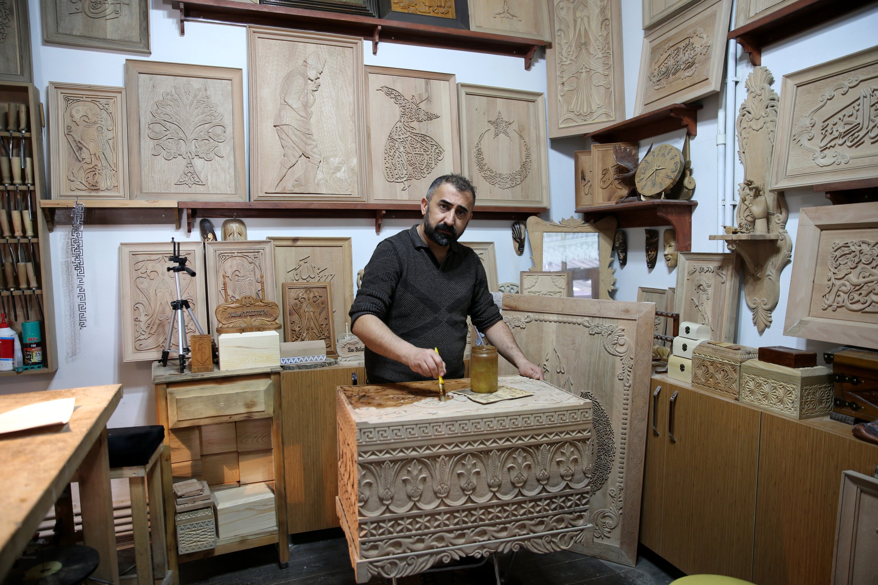 A master craftsperson Süleyman Daştan in his workshop, Sivas, central Turkey, Nov. 18, 2021 (AA Photo)