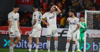 Fenerbahçe players look dejected after playing out a draw against Göztepe in a Süper Lig match in Izmir, Turkey, Nov. 29, 2021. (AA Photo)
