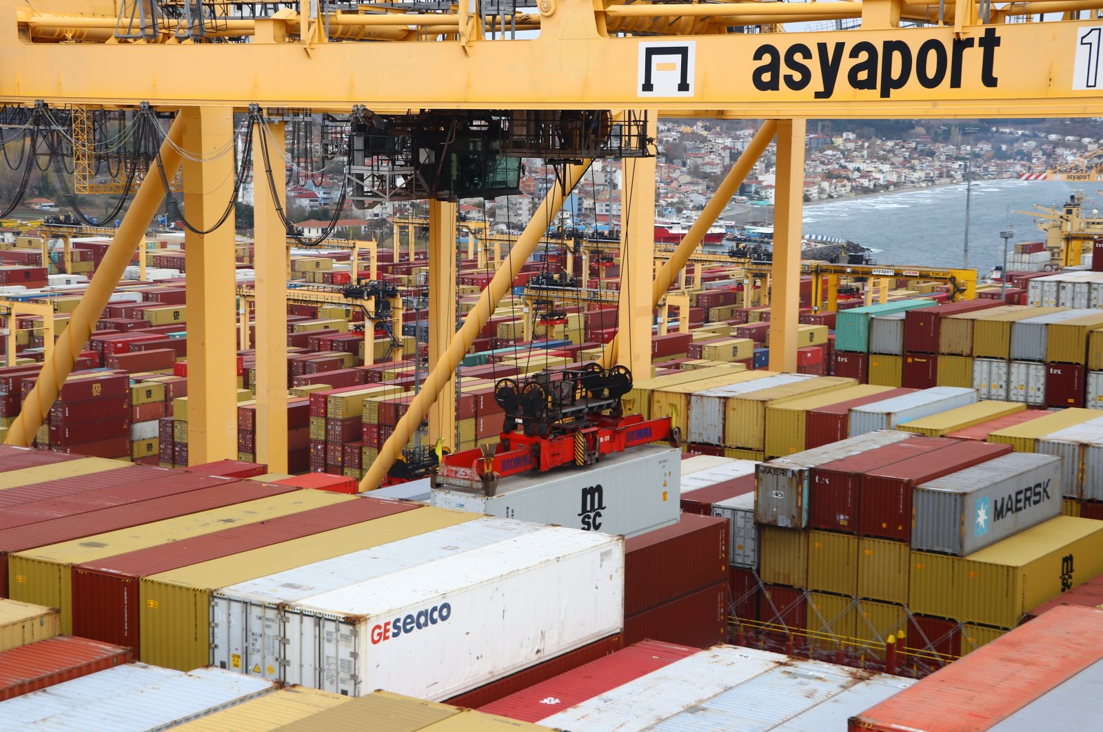 The container ship "MSC Samar" anchors at Asyaport, Tekirdağ, northwestern Turkey, Nov. 25, 2021. (AA Photo)