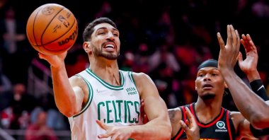 Boston Celtics&#039; Enes Kanter (L) in action against Atlanta Hawks forward Cam Reddish (R) in an NBA game in Atlanta, Georgia, U.S., Nov. 17, 2021. (EPA Photo)