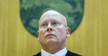 Judge Christoph Koller arrives before his verdict over Iraqi defendant Taha Al-J., a Daesh supporter, in a courtroom in Frankfurt, Germany, Nov. 30, 2021. (REUTERS)