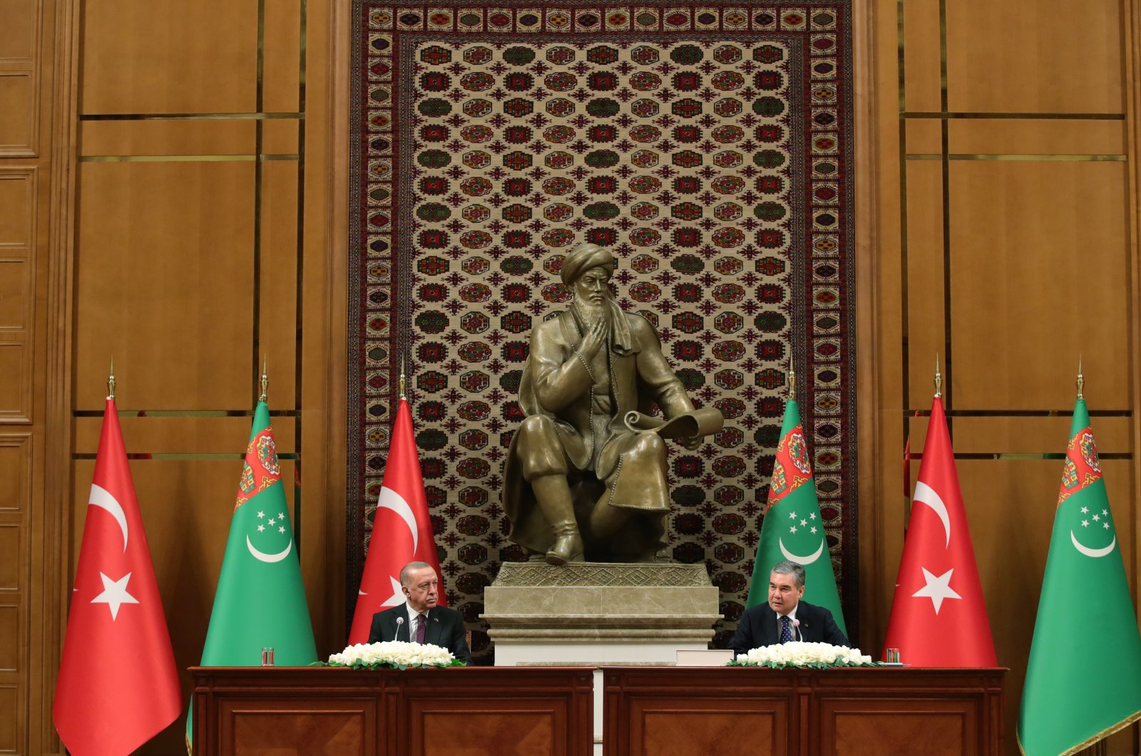 President Recep Tayyip Erdoğan and his Turkmen counterpart Gurbanguly Berdymukhamedov during a meeting in Ashgabat, Turkmenistan, Nov. 11, 2021. (AA Photo)