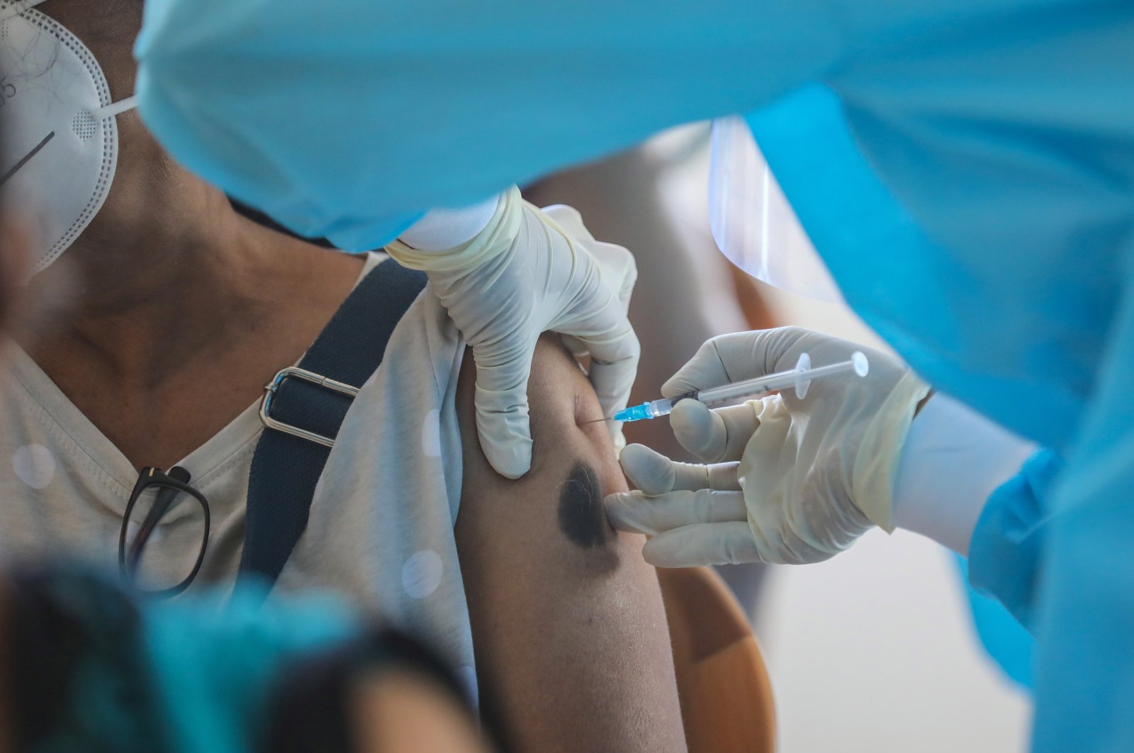 Senior citizens receive the booster dose of COVID-19 vaccine at a vaccination clinic in Colombo, Sri Lanka, Nov. 30, 2021. (EPA Photo)