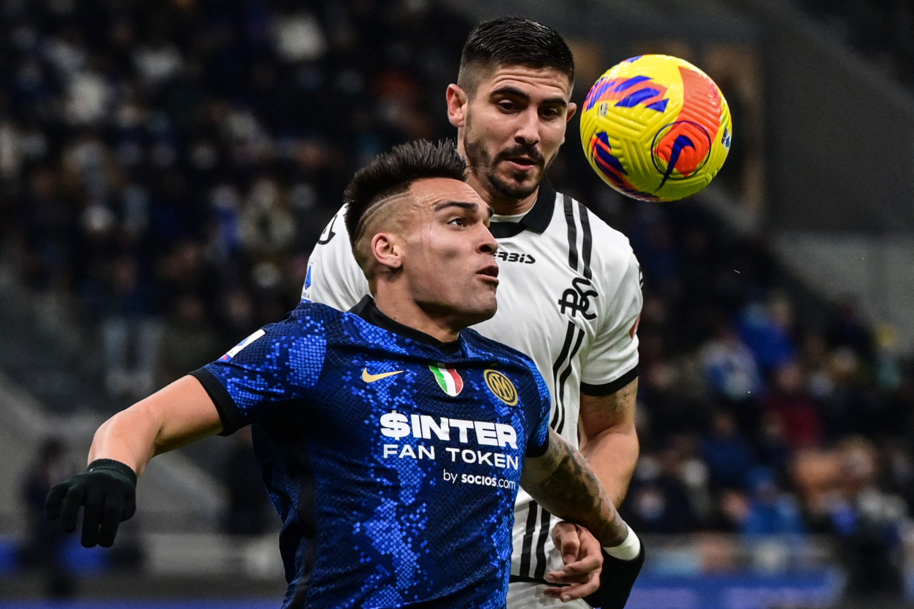 Inter Milan's Argentine forward Lautaro Martinez (C) and Spezia's Croatian defender Martin Erlic vie for the ball in a Serie A match, Milan, Italy, Dec. 1, 2021. (AFP Photo)
