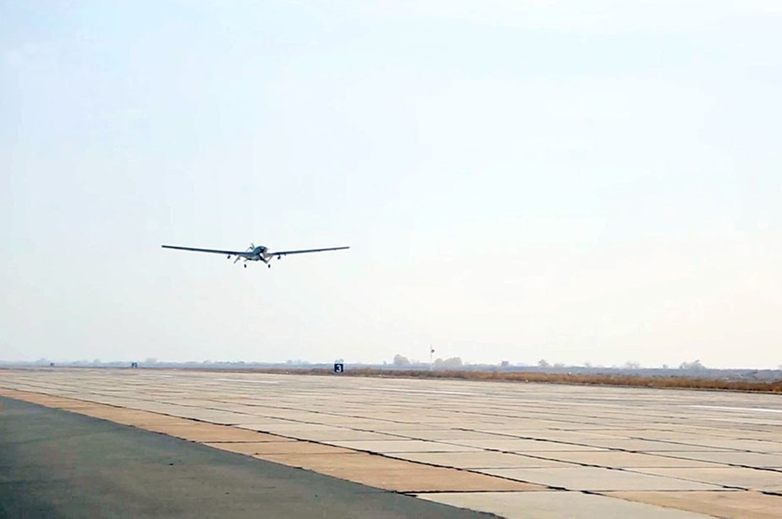 Angkatan Udara Azerbaijan melakukan latihan menggunakan drone Turki