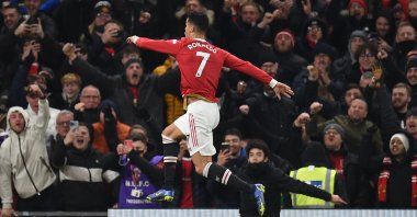 Manchester United's Portuguese striker Cristiano Ronaldo (C) celebrates after scoring the team's second goal, his 800th for the club and the country in his career, during the English Premier League football match against Arsenal at Old Trafford in Manchester, England, Dec. 2, 2021. (AFP Photo)