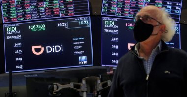 Traders work during the IPO for Chinese ride-hailing company Didi Global Inc on the New York Stock Exchange (NYSE) floor in New York City, U.S., June 30, 2021. (Reuters Photo)