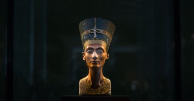 A 3,300-year-old bust of Queen Nefertiti is displayed at the New Museum in Berlin, Germany, Sept. 10, 2014. (AP File Photo)