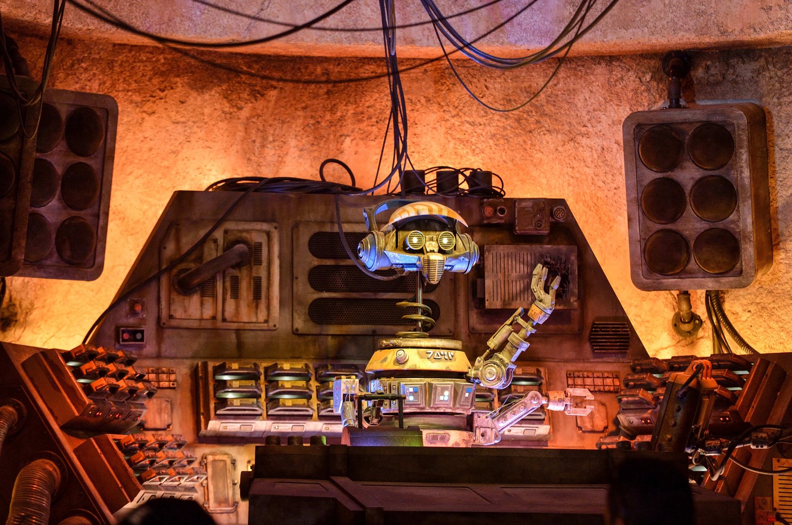 An R-3X droid spins music at Oga&#039;s Cantina at “Star Wars: Galaxy&#039;s Edge,” at Disneyland in Anaheim, California, U.S., May 29, 2019. (Getty Images)