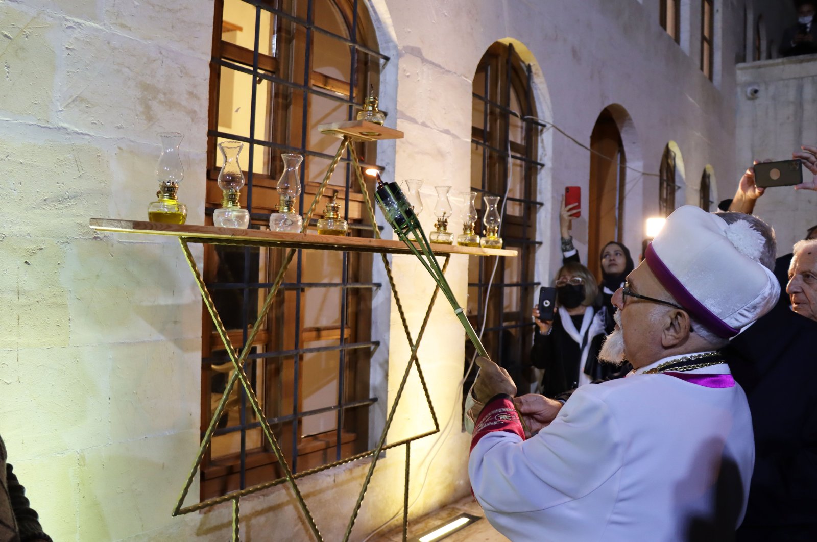 Orang-orang Yahudi kembali ke Kilis Turki untuk Hanukkah pertama dalam beberapa dekade