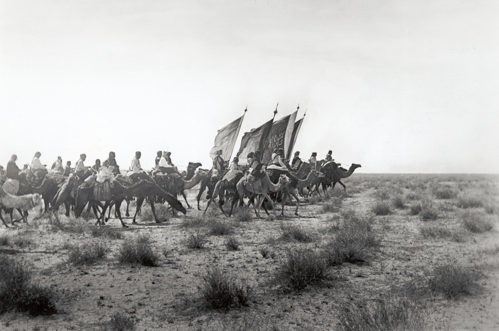 Abdulaziz bin Abdul Rahman Al Saud&#039;s army on the march near Habala, Saudi Arabia, photographed by British envoy Captain William Shakespear on Jan. 1911. (Getty Images)