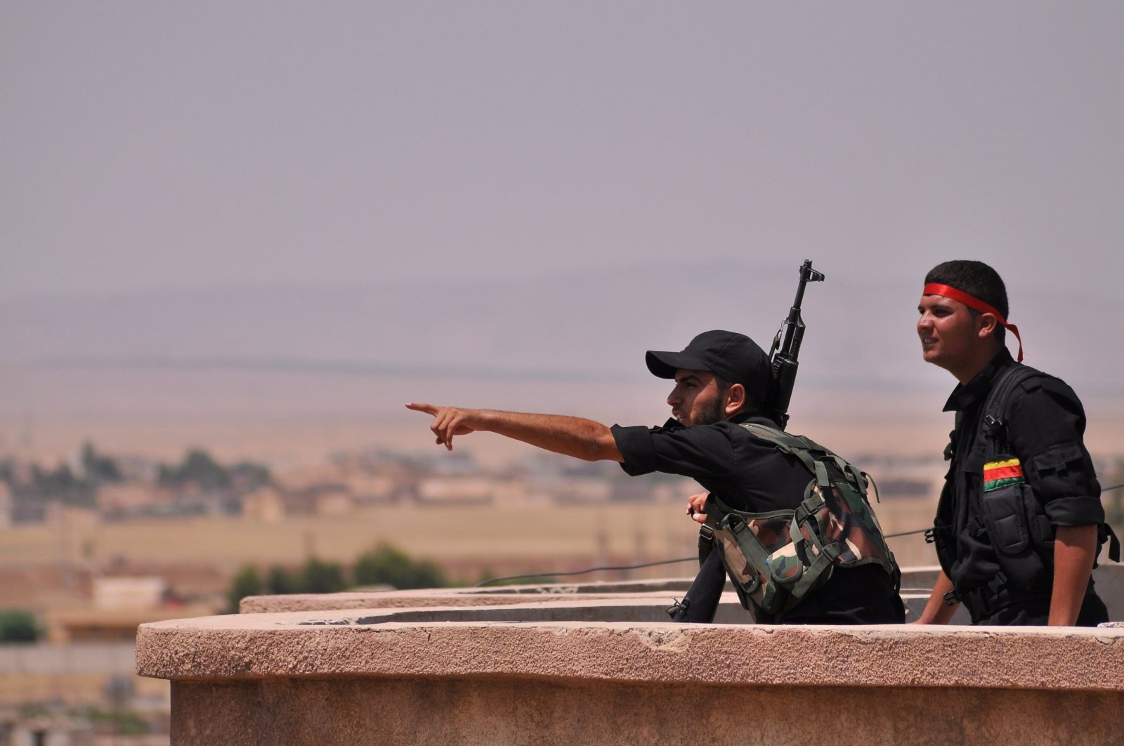 YPG terrorists monitor the horizon in the northeastern city of al-Hasakah, Syria, June 28, 2015. (AFP Photo)
