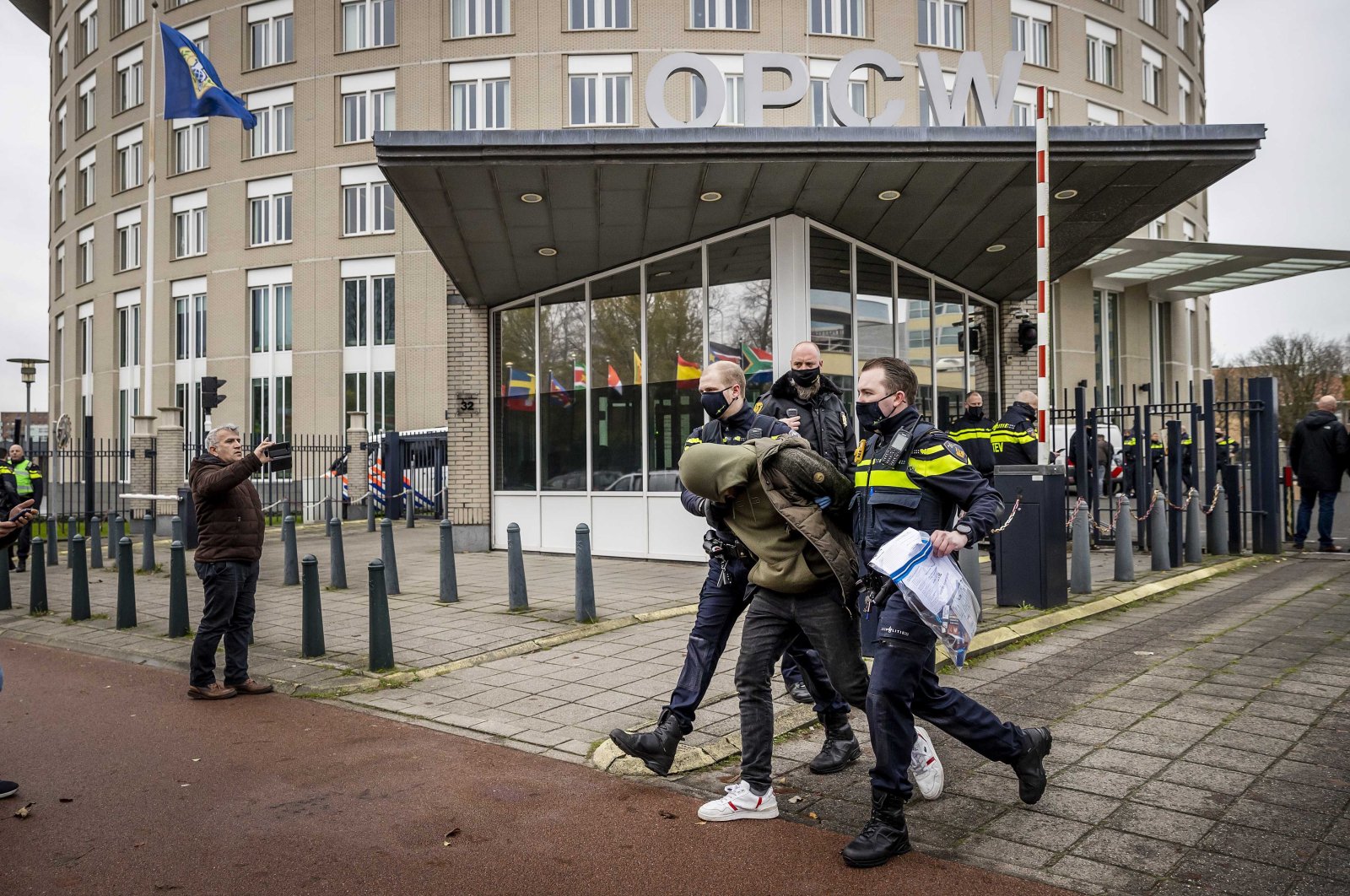 Pasukan keamanan Belanda menahan puluhan teroris pendukung PKK