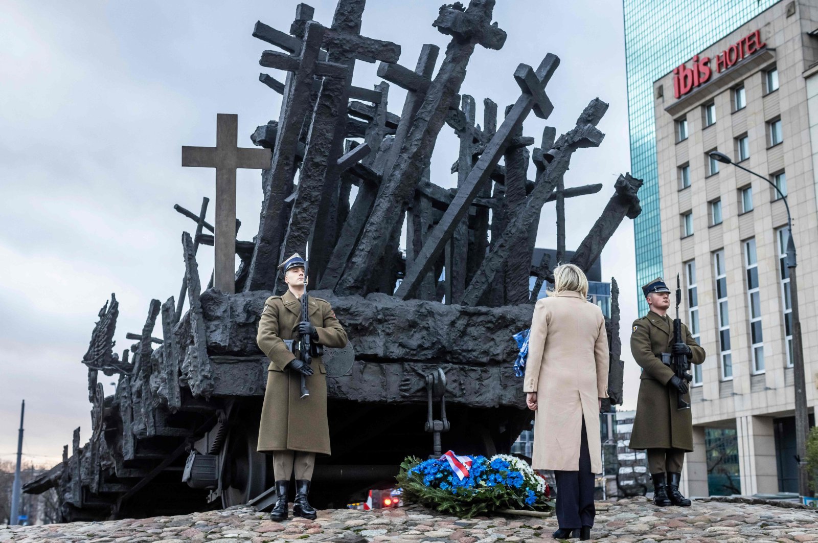 Leader of French far-right party Rassemblement National (RN) and candidate for the French presidential elections Marine Le Pen (C) takes part in a wreath-laying ceremony in front of the Monument to the Fallen and Murdered in the East commemorating victims of Soviet invasion on 1939 in Warsaw, Poland, Dec. 3, 2021. (AFP Photo)