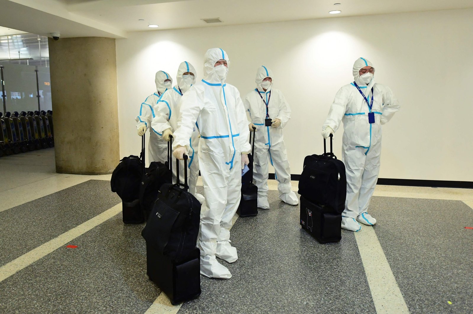 A flight crew from Air China arrives in hazmat suits in the international terminal at Los Angeles International Airport, in Los Angeles, U.S., Dec. 3, 2021. (AFP Photo)