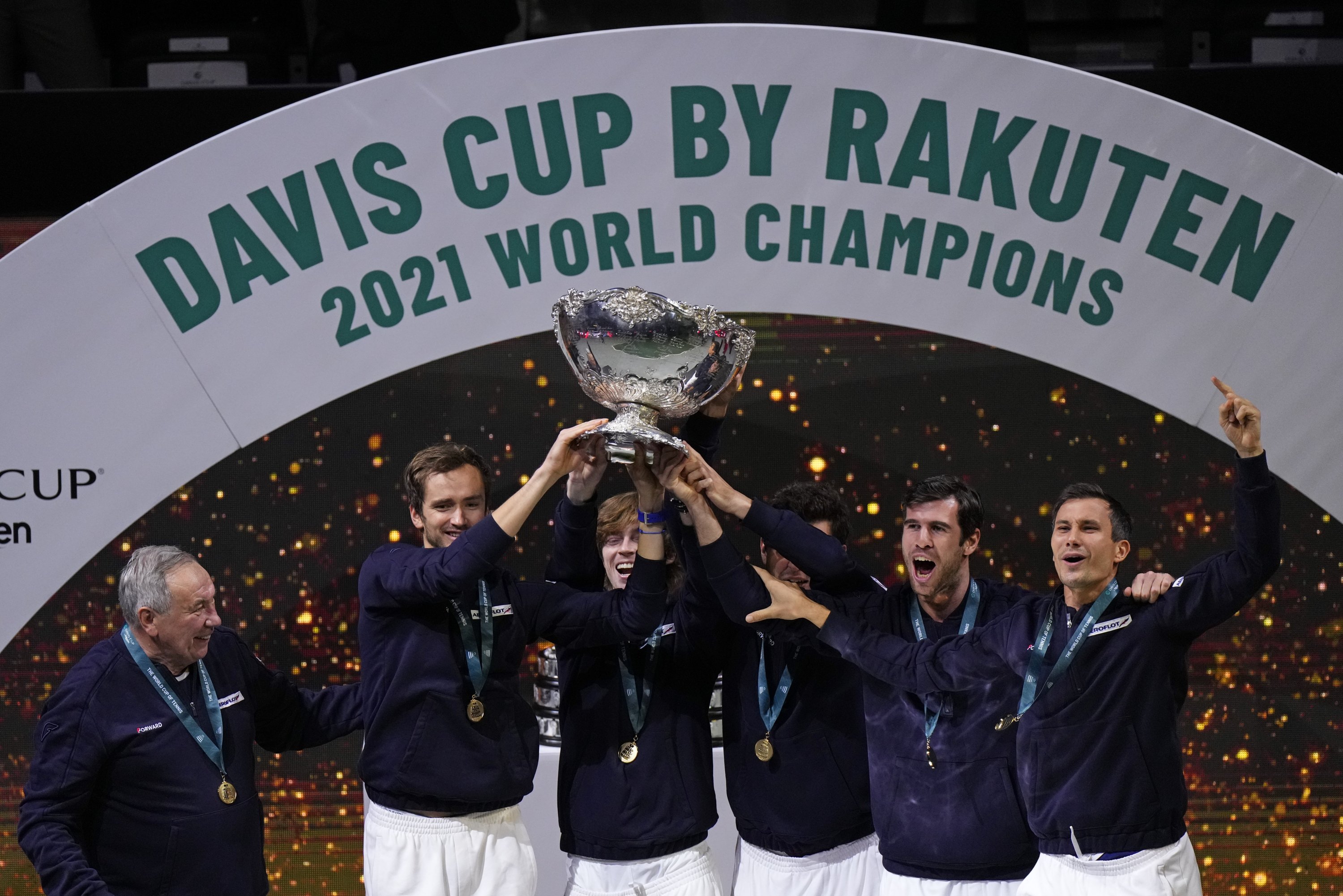After 15 years, Russia wins Davis Cup with Medvedev leading Daily Sabah