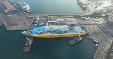 The Kevalay Queen ferry is anchored at Alsancak Port in the western province of Izmir, Turkey, Dec. 5, 2021. (IHA Photo)