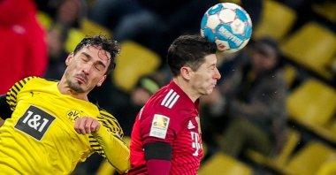 Bayern's Robert Lewandowski (R) in action against Dortmund's Mats Hummels (L) during a Bundesliga match in Dortmund, Germany, Dec. 4, 2021. (EPA Photo)