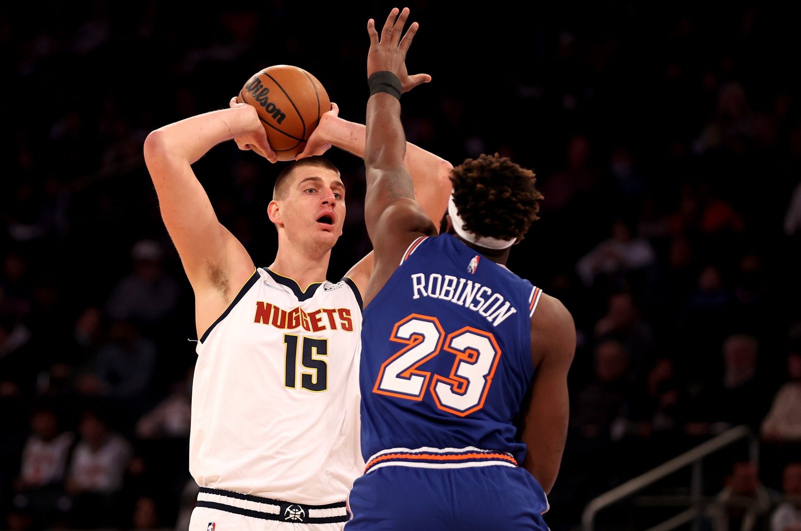 Denver Nuggets&#039; Nikola Jokic looks to pass as New York Knicks&#039; Mitchell Robinson defends in an NBA match at Madison Square Garden, New York, U.S., Dec. 4, 2021. (Reuters Photo)