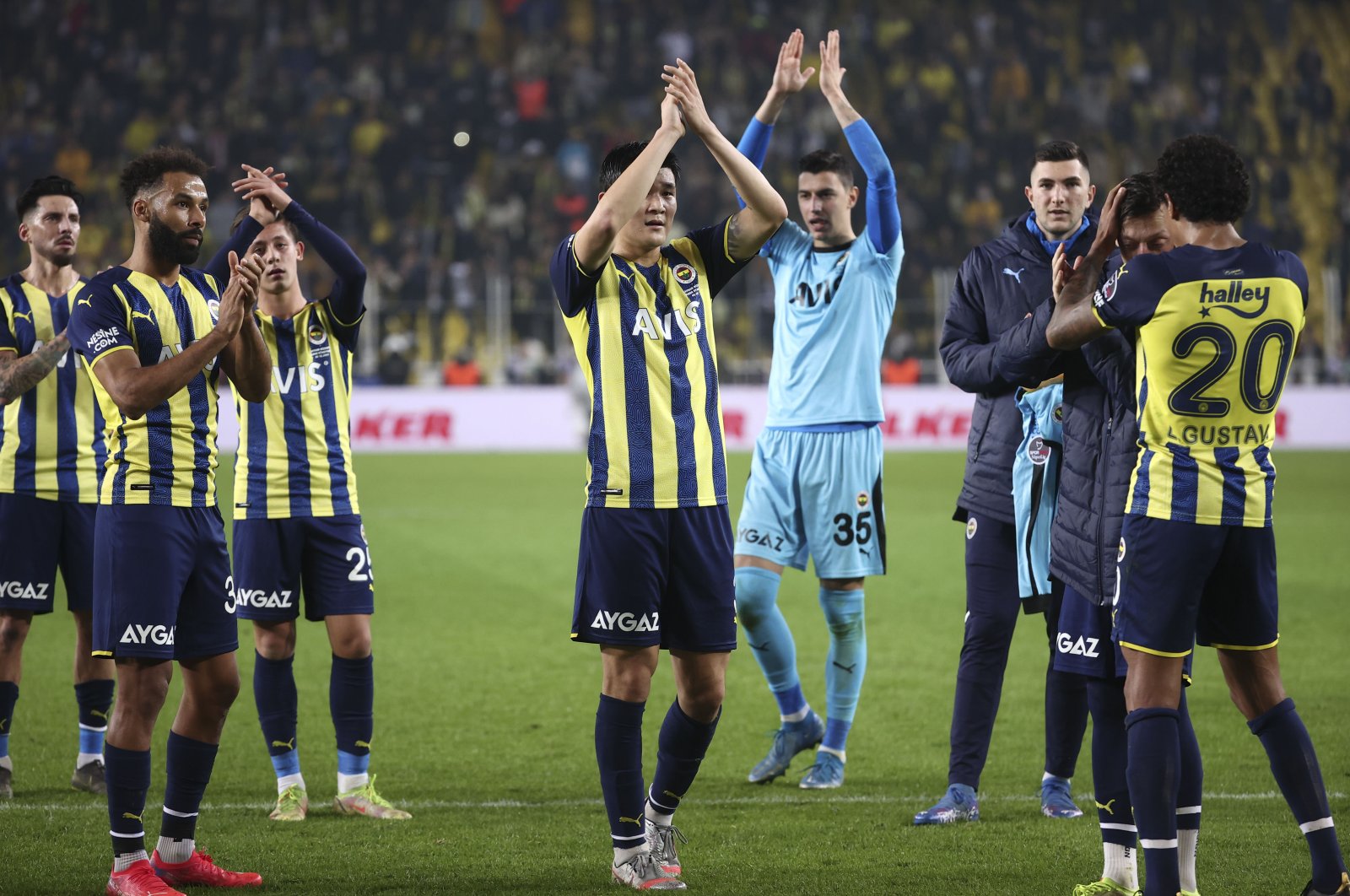 Fenerbahçe players celebrate after their win, Dec. 5, 2021. (AA Photo)