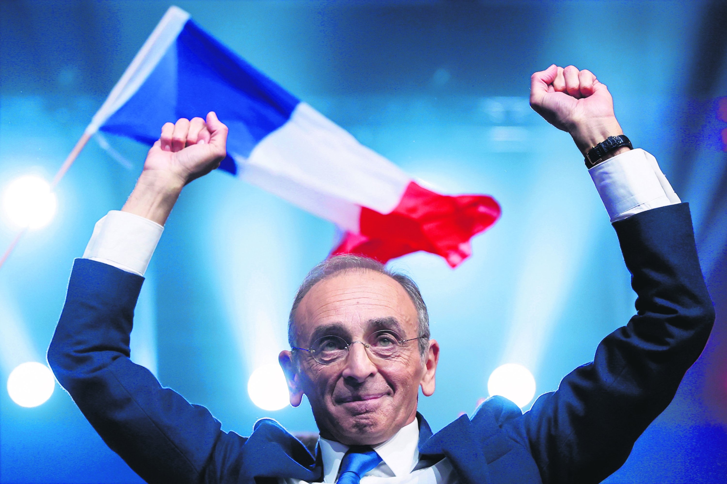 Komentator sayap kanan Prancis Eric Zemmour, seorang kandidat dalam pemilihan presiden Prancis 2022, menghadiri rapat umum kampanye politik di Villepinte dekat Paris, Prancis, 5 Desember 2021. (Foto Reuters)