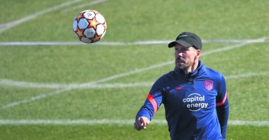 Atletico Madrid coach Diego Simeone heads a training session on the eve of a UEFA Champions League game against FC Porto, Madrid, Spain, Dec. 6, 2021. (AFP Photo)