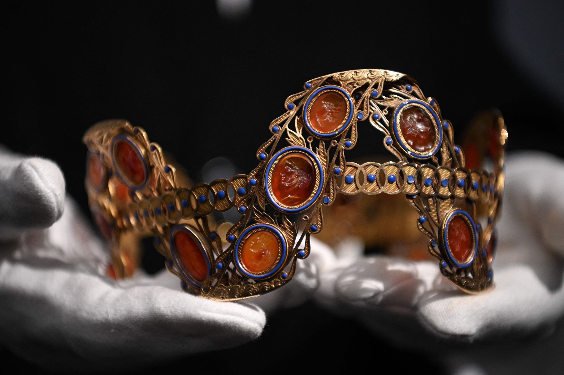 A Carnelian, enamel and gold diadem, circa 1800, believed to have belonged to Empress Josephine Bonaparte of France, is displayed during a photocall at Sotheby's Auction House in London, U.K., Dec. 3, 2021. (AFP Photo)