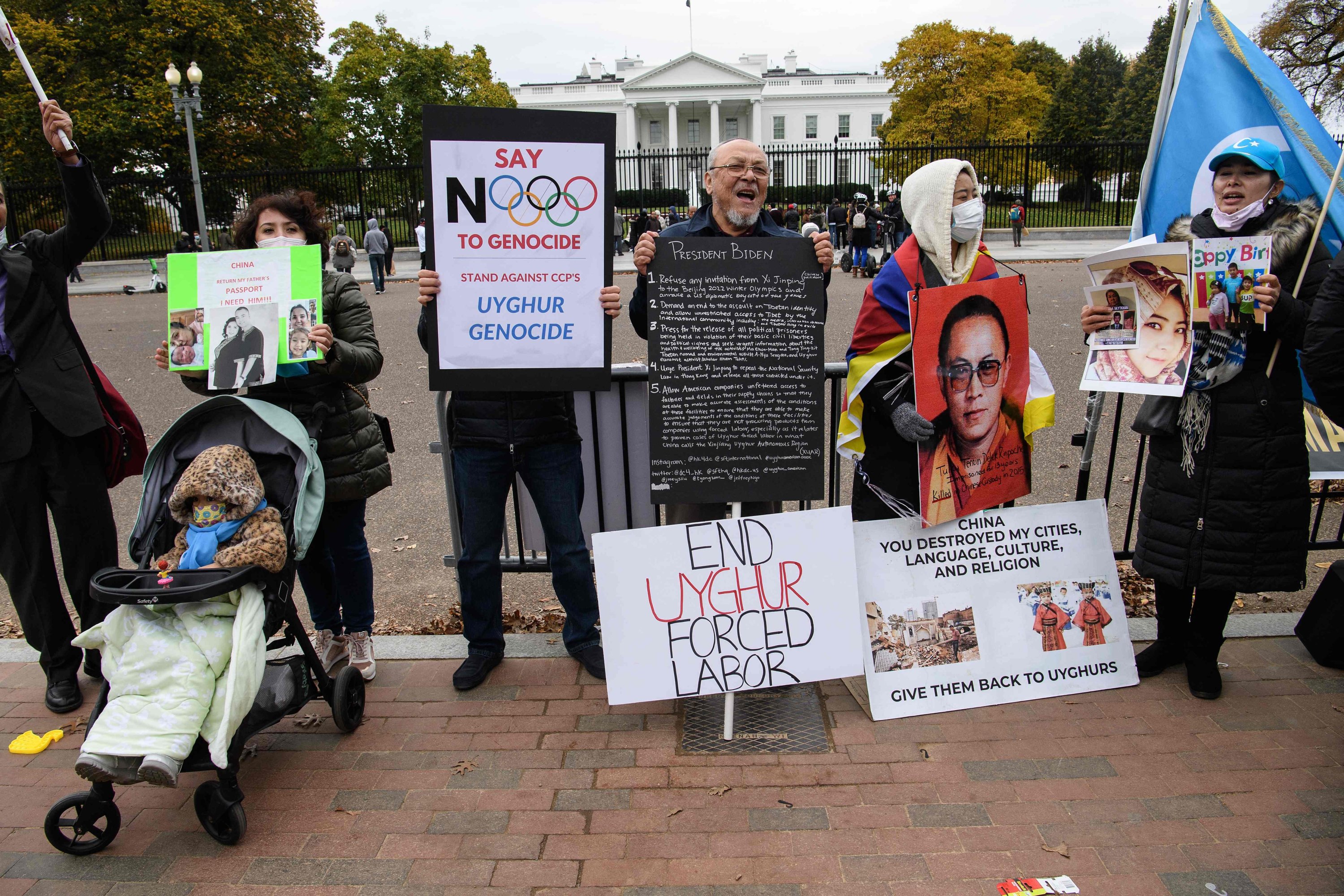 Uyghurs, Tibetans, Hongkongers and Taiwanese demonstrators protest in front of the White House urging U.S. President Joe Biden to support human rights, ahead of his virtual summit with his Chinese counterpart Xi Jinping in Washington, D.C., Nov. 14, 2021,  (AFP Photo)