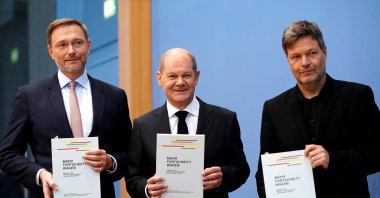 Designated Chancellor Olaf Scholz (C), designated German Minister of Finance Christian Lindner (L) and designated Minister for Economic Affairs and Climate Protection Robert Habeck (R) pose after signing the coalition agreement of Social Democratic Party (SPD), Green party (Die Gruenen) and Free Democratic Party (FDP) in Berlin, Germany, Dec. 7, 2021. (EPA Photo)