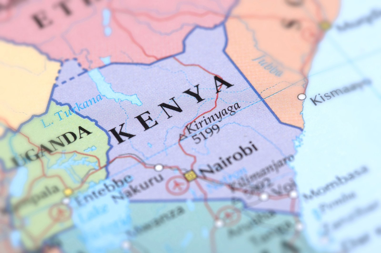Petugas polisi Kenya membunuh lima termasuk istri, menembak dirinya sendiri