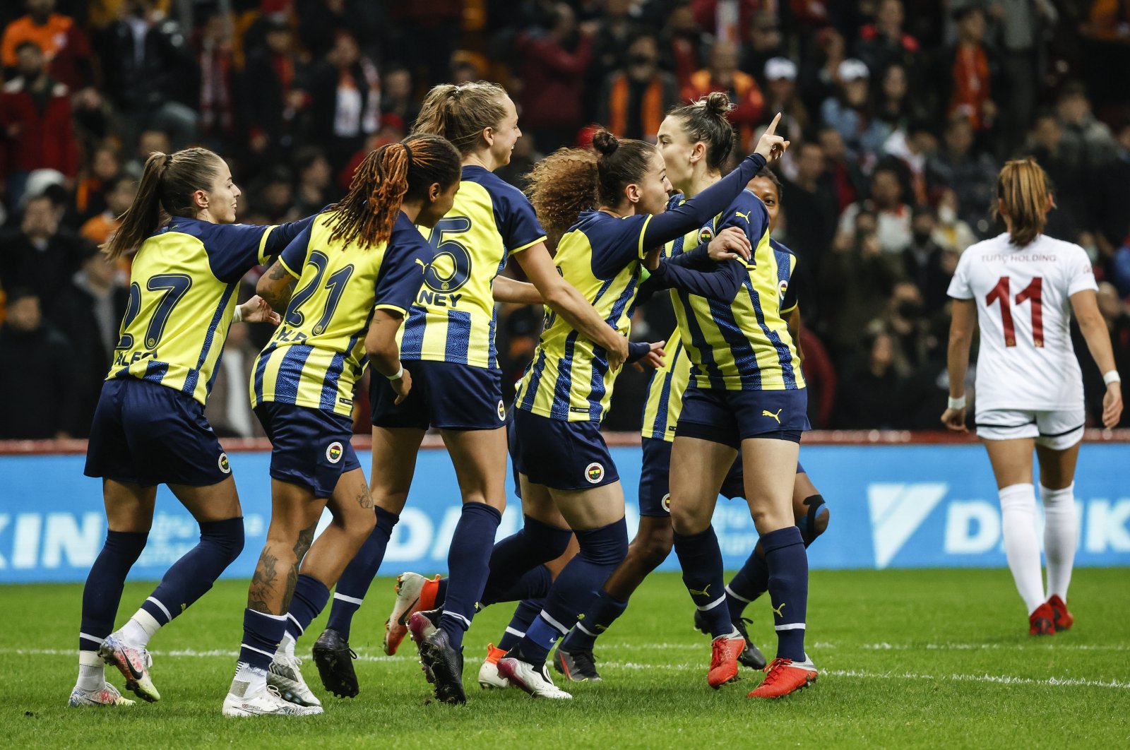 Fenerbahçe players celebrate a goal at the Nef Stadium, Istanbul, Turkey, Dec. 7, 2021 (AA Photo)