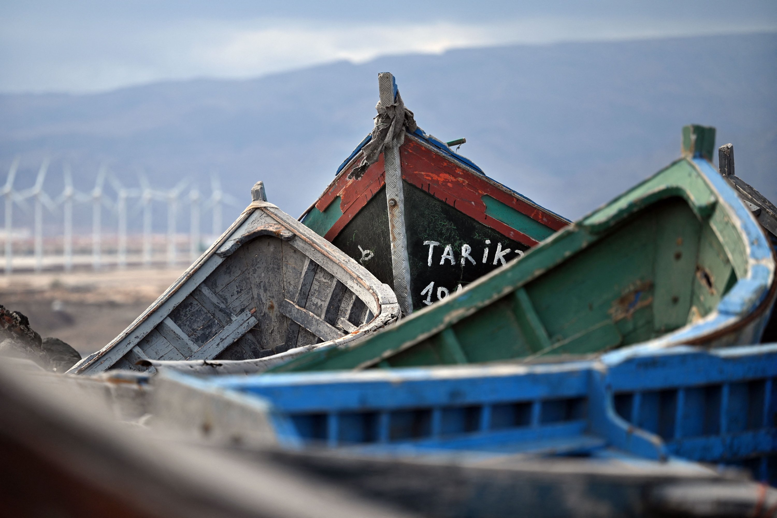 Kapal menumpuk di 'pemakaman perahu' di Arinaga di pulau Gran Canaria, Spanyol, 18 November 2021. (AFP Photo)