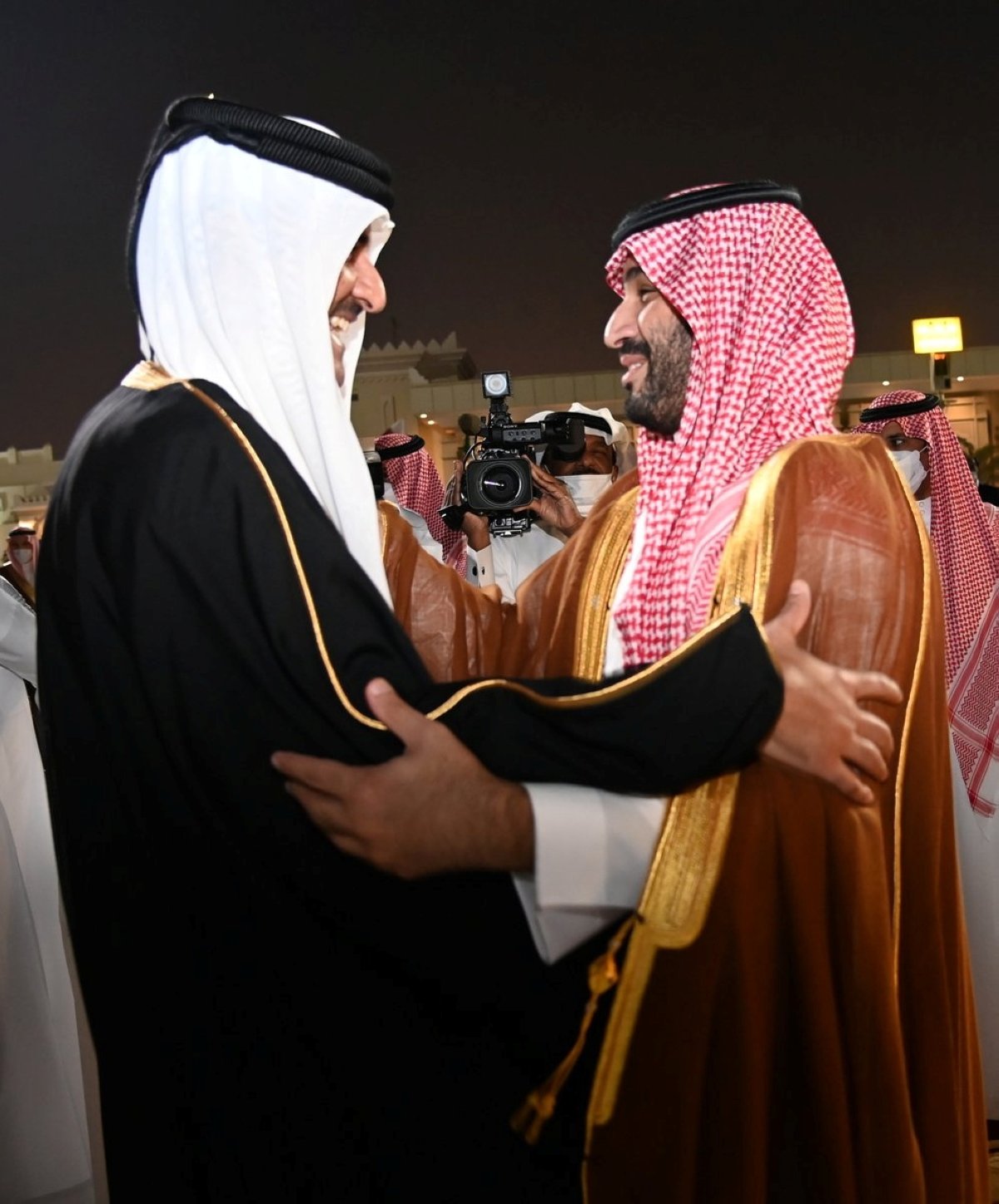 Qatar&#039;s Emir Sheikh Tamim bin Hamad Al-Thani receives Saudi Crown Prince Mohammed bin Salman in Doha, Qatar, Dec. 8, 2021. (Qatar News Agency/Reuters)