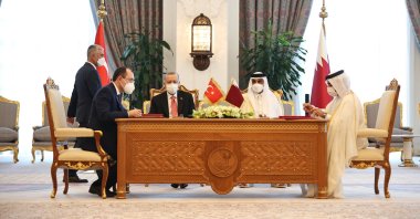 President Recep Tayyip Erdoğan (L) and the emir of Qatar, Sheikh Tamim bin Hamad Al Thani, during the signing of cooperation agreements in Doha, Qatar, Dec. 7, 2021. (AA Photo)