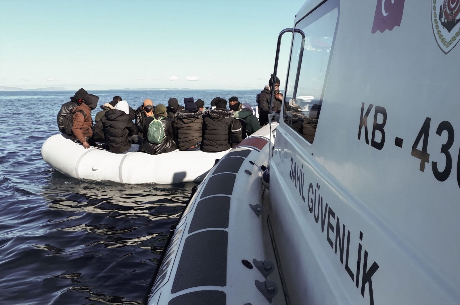 Migran yang dibuang ke laut oleh Yunani diselamatkan oleh penjaga pantai Turki